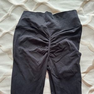 Black Ribbed Scrunch Leggings